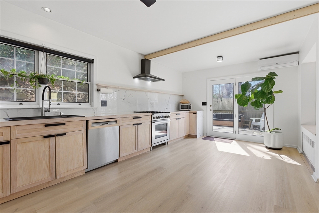 11 Sherwood St, Boston, Massachusetts, 2 Bedrooms Bedrooms, 5 Rooms Rooms,1 BathroomBathrooms,Residential,For Sale,Sherwood St,73490497