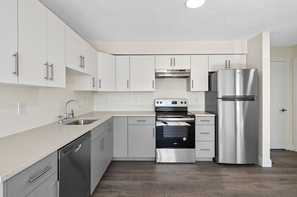 472 Essex Street, Lynn, Massachusetts, 1 Bedroom Bedrooms, 2 Rooms Rooms,1 BathroomBathrooms,Residential Lease,For Rent,Essex Street,73490510