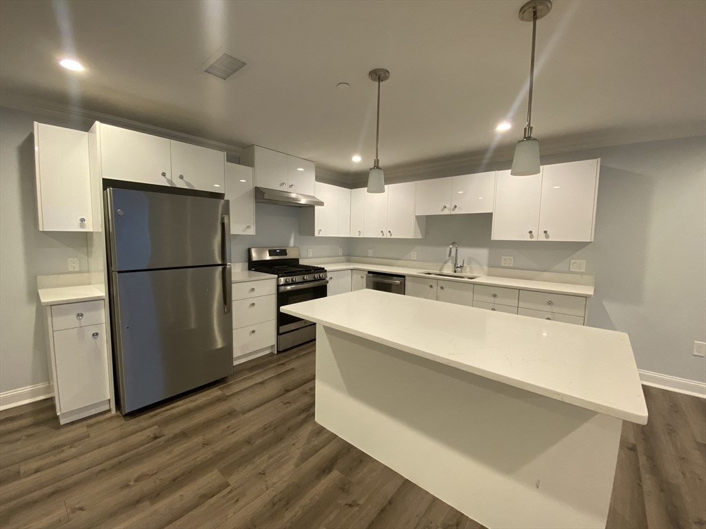 918 Providence Highway, Dedham, Massachusetts, 1 Bedroom Bedrooms, 4 Rooms Rooms,1 BathroomBathrooms,Residential Lease,For Rent,Providence Highway,73490516