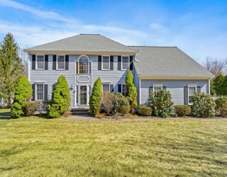 15 Winterberry Dr, Franklin, Massachusetts, 4 Bedrooms Bedrooms, 9 Rooms Rooms,3 BathroomsBathrooms,Residential,For Sale,Winterberry Dr,73490344