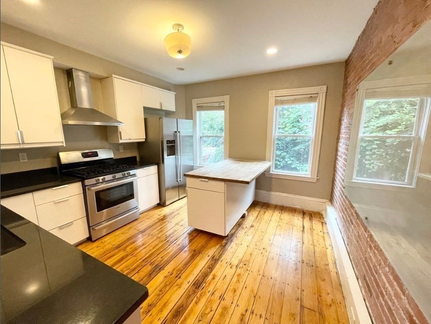 51 Greenwich Street, Boston, Massachusetts, 3 Bedrooms Bedrooms, 6 Rooms Rooms,2 BathroomsBathrooms,Residential Lease,For Rent,Greenwich Street,73490389