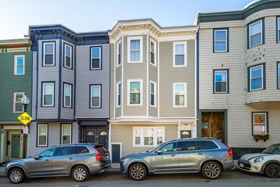 304 Bunker Hill St, Boston, Massachusetts, 2 Bedrooms Bedrooms, 4 Rooms Rooms,1 BathroomBathrooms,Residential Lease,For Rent,Bunker Hill St,73490383