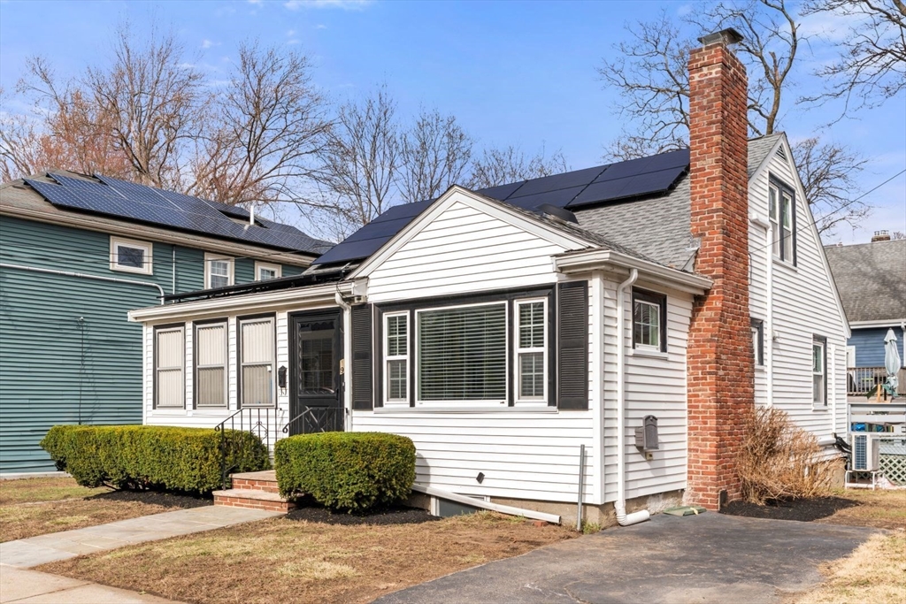 19 Auriga Street, Boston, Massachusetts, 3 Bedrooms Bedrooms, 10 Rooms Rooms,2 BathroomsBathrooms,Residential,For Sale,Auriga Street,73490401