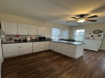 194 H St, Boston, Massachusetts, 3 Bedrooms Bedrooms, 6 Rooms Rooms,1.5 BathroomsBathrooms,Residential Lease,For Rent,H St,73490405