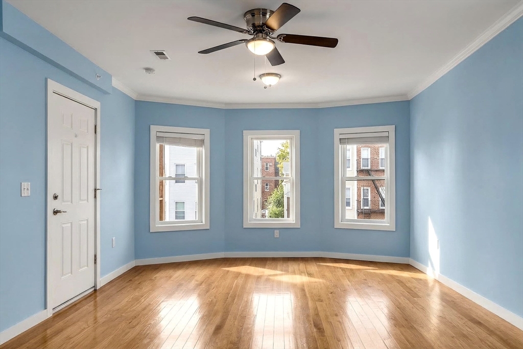 247 Pilgrim Ave, Worcester, Massachusetts, 3 Bedrooms Bedrooms, 6 Rooms Rooms,2 BathroomsBathrooms,Residential Lease,For Rent,Pilgrim Ave,73490429