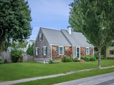 24 Hereford Road, Marblehead, Massachusetts, 3 Bedrooms Bedrooms, 9 Rooms Rooms,2 BathroomsBathrooms,Residential Lease,For Rent,Hereford Road,73490450