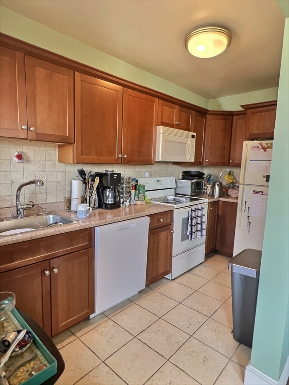25 Garrison Rd, Brookline, Massachusetts, 1 Bedroom Bedrooms, 2 Rooms Rooms,1 BathroomBathrooms,Residential Lease,For Rent,Garrison Rd,73490559