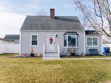 22 Amanda St, Springfield, Massachusetts, 3 Bedrooms Bedrooms, 6 Rooms Rooms,1 BathroomBathrooms,Residential,For Sale,Amanda St,73474517