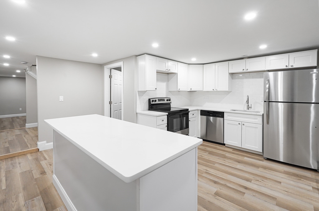 98 Southville Rd, Southborough, Massachusetts, 5 Bedrooms Bedrooms, 9 Rooms Rooms,4.5 BathroomsBathrooms,Residential Income,For Sale,Southville Rd,73490650