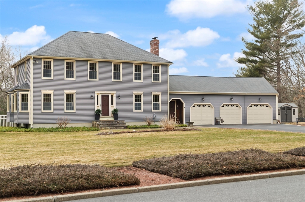 3 Daniels Rd, Mendon, Massachusetts, 4 Bedrooms Bedrooms, 9 Rooms Rooms,3.5 BathroomsBathrooms,Residential,For Sale,Daniels Rd,73490083