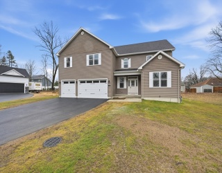 110 Crystal Brook Drive, Springfield, Massachusetts, 5 Bedrooms Bedrooms, 9 Rooms Rooms,3.5 BathroomsBathrooms,Residential,For Sale,Crystal Brook Drive,73490609