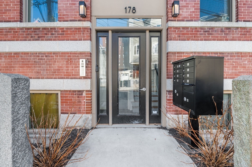 178 Elm St, Cambridge, Massachusetts, 3 Bedrooms Bedrooms, 5 Rooms Rooms,2 BathroomsBathrooms,Residential Lease,For Rent,Elm St,73490611