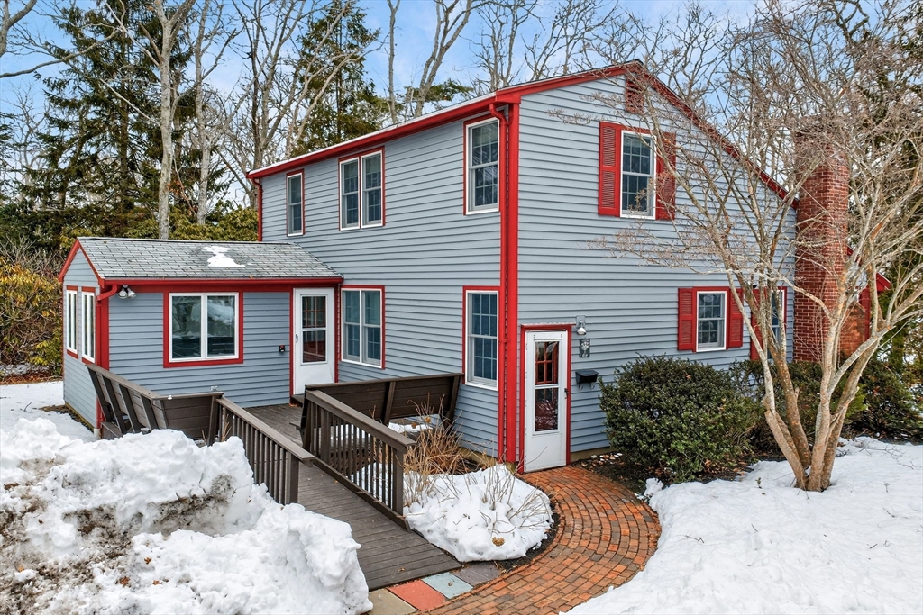 56 Raymond St, Falmouth, Massachusetts, 5 Bedrooms Bedrooms, 8 Rooms Rooms,2 BathroomsBathrooms,Residential,For Sale,Raymond St,73482505