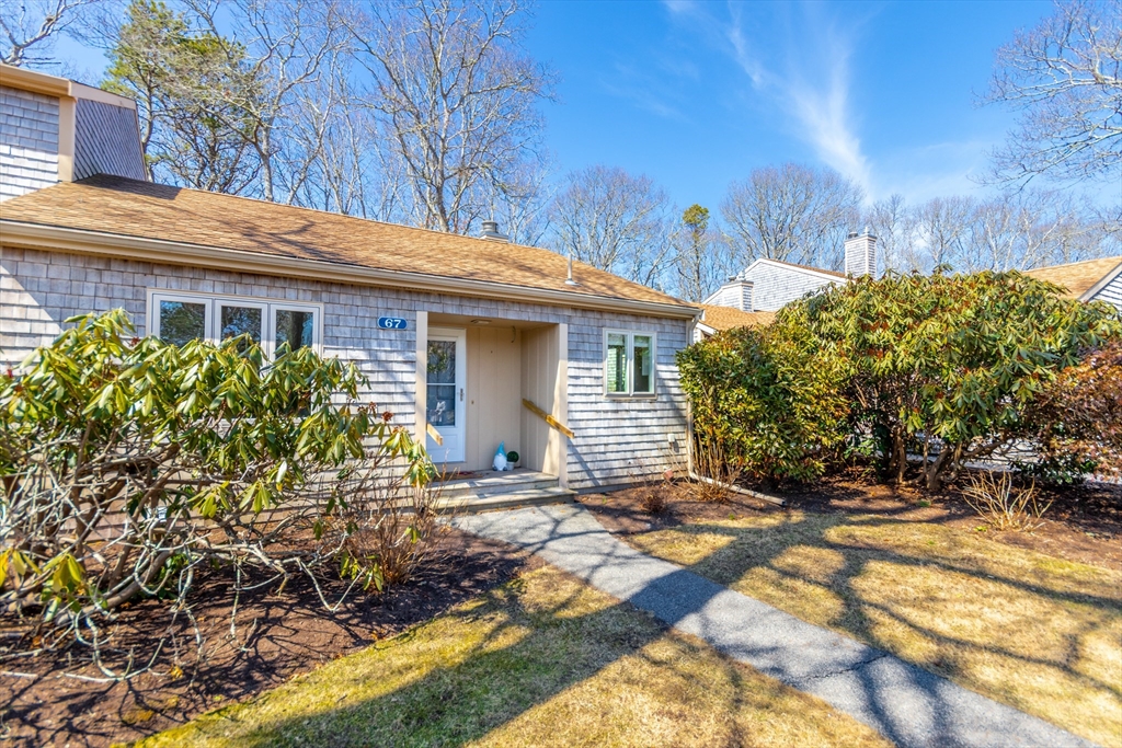 67 Woodland Trl, Falmouth, Massachusetts, 2 Bedrooms Bedrooms, 4 Rooms Rooms,2 BathroomsBathrooms,Residential,For Sale,Woodland Trl,73490642