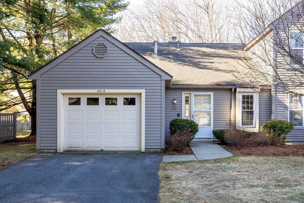 303 Ridgefield Cir, Clinton, Massachusetts, 2 Bedrooms Bedrooms, 4 Rooms Rooms,1 BathroomBathrooms,Residential,For Sale,Ridgefield Cir,73490673