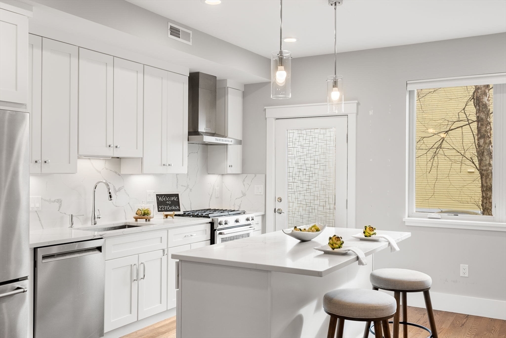 227 Cedar Street, Somerville, Massachusetts, 2 Bedrooms Bedrooms, 6 Rooms Rooms,2.5 BathroomsBathrooms,Residential,For Sale,Cedar Street,73490621