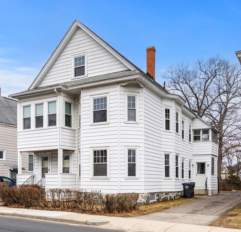 115-117 Oakland Ave, Methuen, Massachusetts, 5 Bedrooms Bedrooms, 11 Rooms Rooms,2 BathroomsBathrooms,Residential Income,For Sale,Oakland Ave,73490602