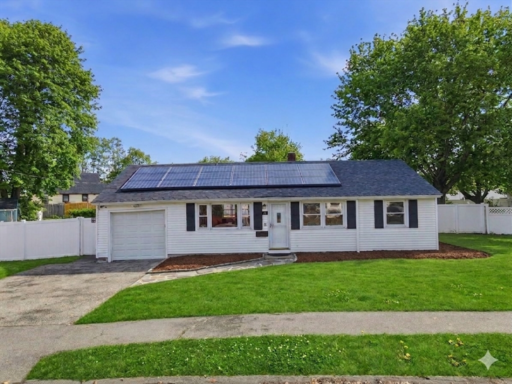 34 Beaconsfield St, Lawrence, Massachusetts, 3 Bedrooms Bedrooms, 6 Rooms Rooms,1 BathroomBathrooms,Residential,For Sale,Beaconsfield St,73490687