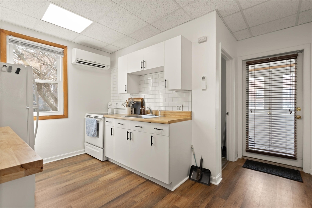 8-R North Street, Plymouth, Massachusetts, 1 Bedroom Bedrooms, 4 Rooms Rooms,1 BathroomBathrooms,Residential,For Sale,North Street,73490649