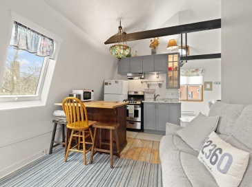 8-R North Street, Plymouth, Massachusetts, 1 Bedroom Bedrooms, 3 Rooms Rooms,1 BathroomBathrooms,Residential,For Sale,North Street,73490648