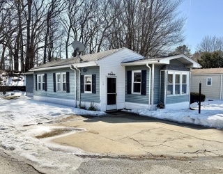 141 Edbert St, Chicopee, Massachusetts, 3 Bedrooms Bedrooms, 6 Rooms Rooms,2 BathroomsBathrooms,Residential,For Sale,Edbert St,73490723