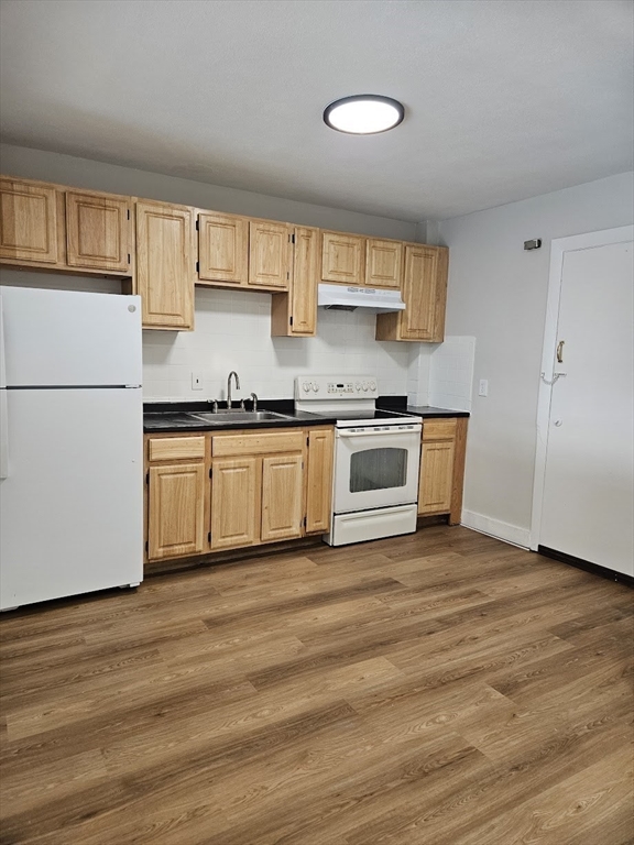 700 Cummins Highway, Boston, Massachusetts, 2 Bedrooms Bedrooms, 4 Rooms Rooms,1 BathroomBathrooms,Residential Lease,For Rent,Cummins Highway,73490771