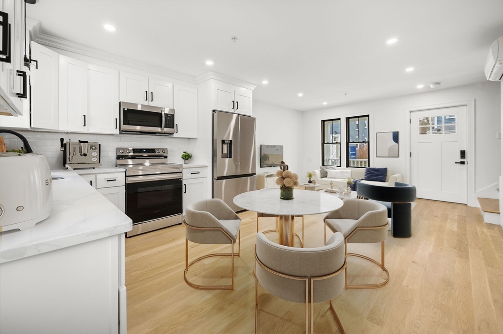 23-27 Cedar St, Boston, Massachusetts, 3 Bedrooms Bedrooms, 5 Rooms Rooms,2.5 BathroomsBathrooms,Residential,For Sale,Cedar St,73490785