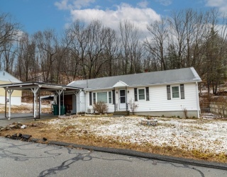 41 Senna Road, Fitchburg, Massachusetts, 2 Bedrooms Bedrooms, 5 Rooms Rooms,1 BathroomBathrooms,Residential,For Sale,Senna Road,73490738