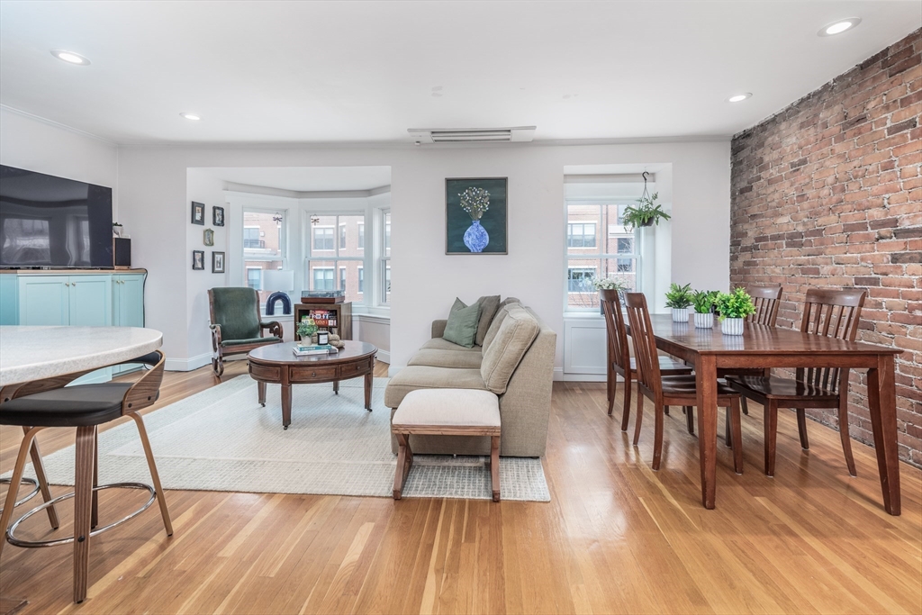 300 Columbus Avenue, Boston, Massachusetts, 2 Bedrooms Bedrooms, 4 Rooms Rooms,1 BathroomBathrooms,Residential,For Sale,Columbus Avenue,73490794