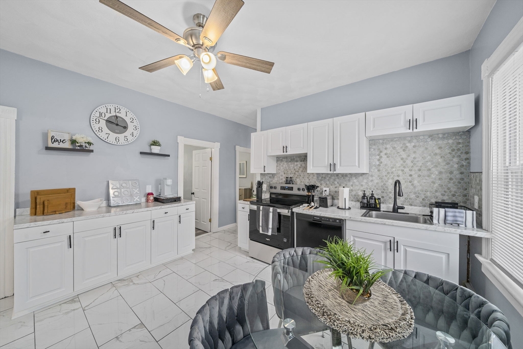 13 Regent Ave, Providence, Rhode Island, 3 Bedrooms Bedrooms, 5 Rooms Rooms,1.5 BathroomsBathrooms,Residential Lease,For Rent,Regent Ave,73490805