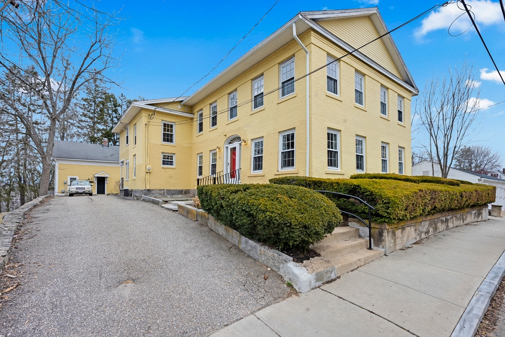 22 School St, Southbridge, Massachusetts, 3 Bedrooms Bedrooms, 9 Rooms Rooms,2 BathroomsBathrooms,Residential Lease,For Rent,School St,73490800