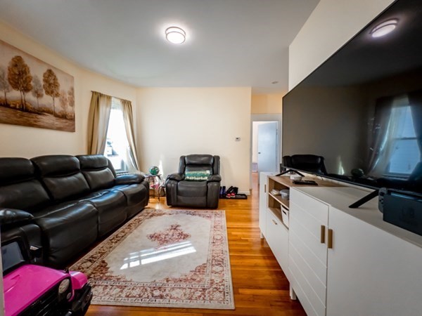 18 Egleston, Boston, Massachusetts, 3 Bedrooms Bedrooms, 6 Rooms Rooms,1 BathroomBathrooms,Residential Lease,For Rent,Egleston,73490821