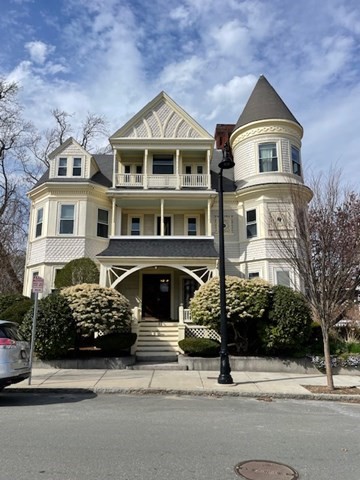 11 Broadway Street, Beverly, Massachusetts, 1 Bedroom Bedrooms, 3 Rooms Rooms,1 BathroomBathrooms,Residential Lease,For Rent,Broadway Street,73490817