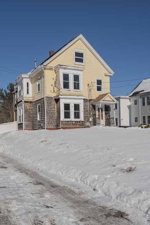 1004 S Franklin St, Holbrook, Massachusetts, 5 Bedrooms Bedrooms, 10 Rooms Rooms,2 BathroomsBathrooms,Residential Income,For Sale,S Franklin St,73474952