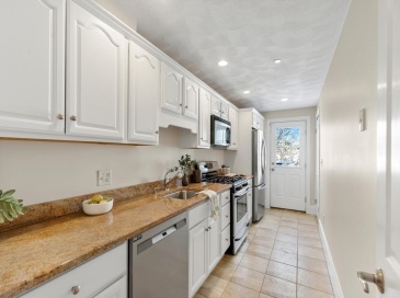 8 Common St, Stoneham, Massachusetts, 2 Bedrooms Bedrooms, 4 Rooms Rooms,2 BathroomsBathrooms,Residential,For Sale,Common St,73476977