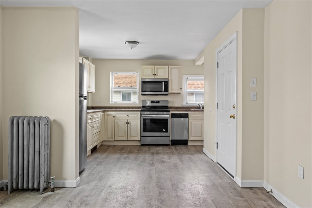 19 Alfred Street, Everett, Massachusetts, 2 Bedrooms Bedrooms, 5 Rooms Rooms,1 BathroomBathrooms,Residential Lease,For Rent,Alfred Street,73477135