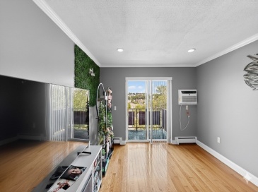 70 Warren Ave, Chelsea, Massachusetts, 2 Bedrooms Bedrooms, 4 Rooms Rooms,1 BathroomBathrooms,Residential,For Sale,Warren Ave,73422357
