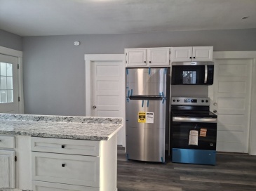 14 Florence St, Leominster, Massachusetts, 3 Bedrooms Bedrooms, 5 Rooms Rooms,1 BathroomBathrooms,Residential Lease,For Rent,Florence St,73473329