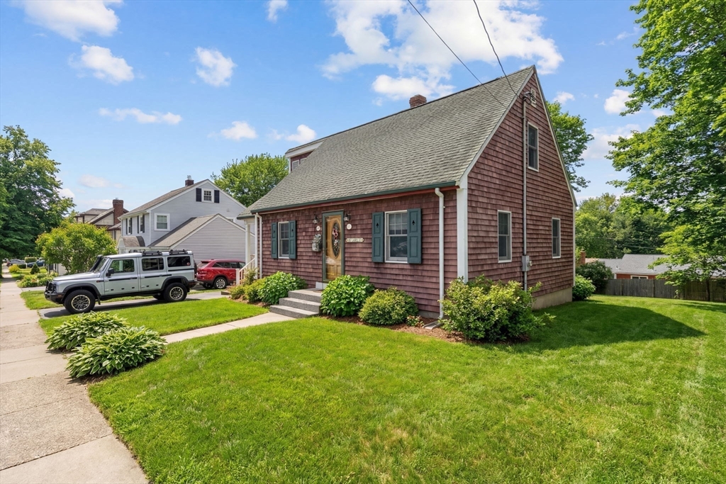 187 Laurel St, Melrose, Massachusetts, 3 Bedrooms Bedrooms, 6 Rooms Rooms,2 BathroomsBathrooms,Residential,For Sale,Laurel St,73476144