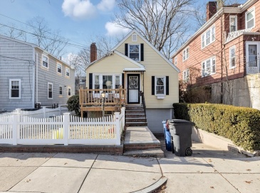 2505 Centre St, Boston, Massachusetts, 3 Bedrooms Bedrooms, 6 Rooms Rooms,1.5 BathroomsBathrooms,Residential,For Sale,Centre St,73468836