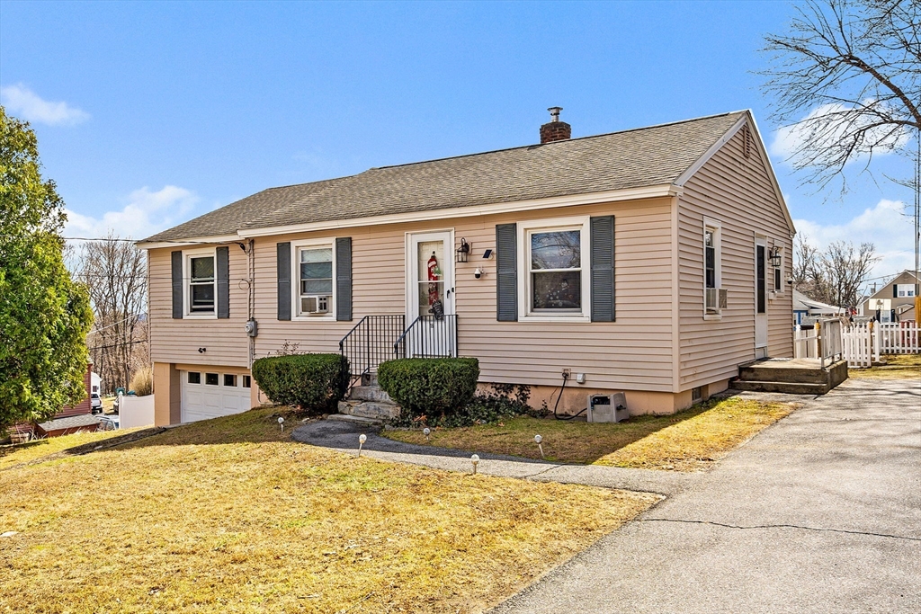 18 Mount Carmel St, Fitchburg, Massachusetts, 4 Bedrooms Bedrooms, 7 Rooms Rooms,1 BathroomBathrooms,Residential,For Sale,Mount Carmel St,73490849