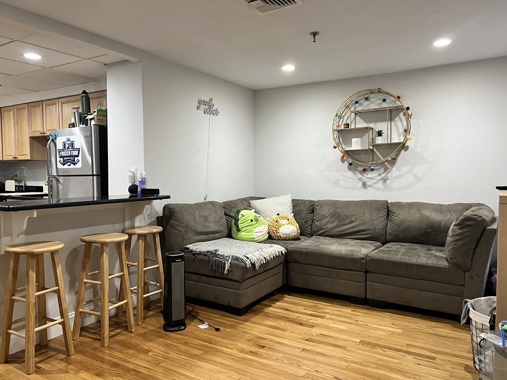 11 Blackwood, Boston, Massachusetts, 2 Bedrooms Bedrooms, 5 Rooms Rooms,1 BathroomBathrooms,Residential Lease,For Rent,Blackwood,73490927