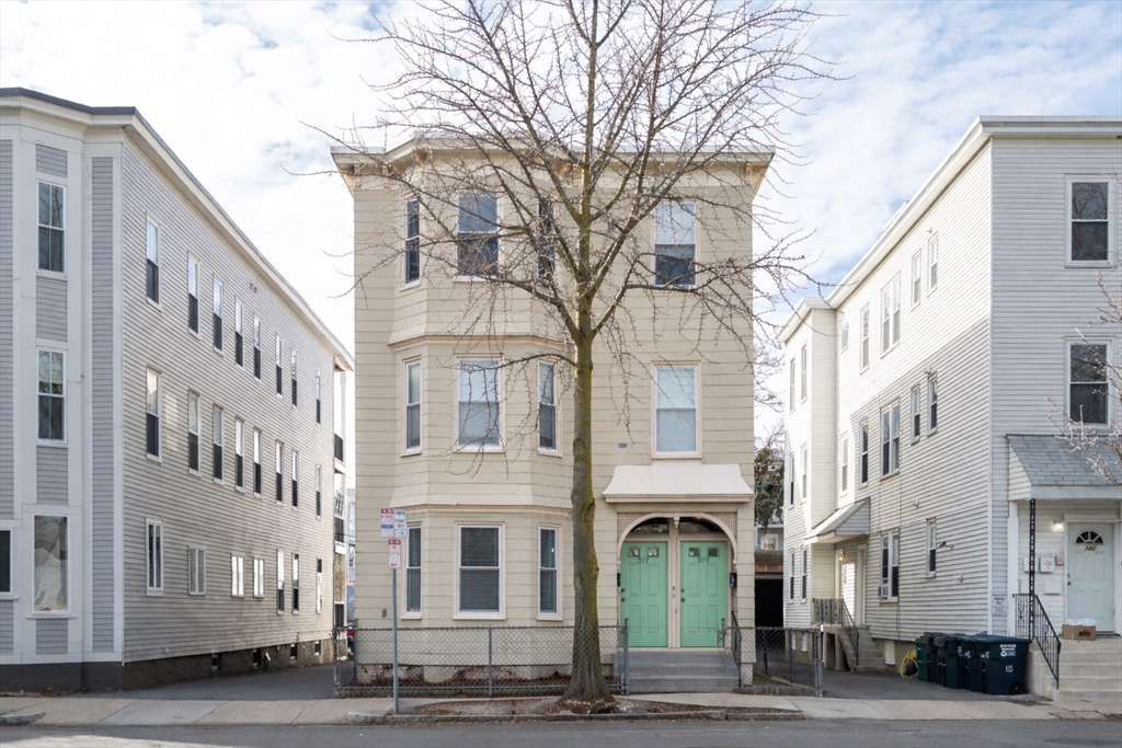 377-379 Cardinal Medeiros Ave, Cambridge, Massachusetts, 7 Bedrooms Bedrooms, 13 Rooms Rooms,3 BathroomsBathrooms,Residential Income,For Sale,Cardinal Medeiros Ave,73490938