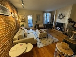 109 Warren Ave, Boston, Massachusetts, 1 Bedroom Bedrooms, 3 Rooms Rooms,1 BathroomBathrooms,Residential Lease,For Rent,Warren Ave,73490942