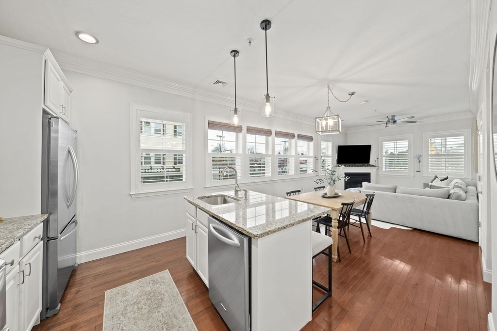 2 North Main St, Mansfield, Massachusetts, 2 Bedrooms Bedrooms, 5 Rooms Rooms,2 BathroomsBathrooms,Residential,For Sale,North Main St,73490958