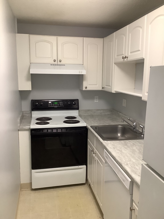 175 Ward Street, Revere, Massachusetts, 1 Bedroom Bedrooms, 3 Rooms Rooms,1 BathroomBathrooms,Residential,For Sale,Ward Street,73490962