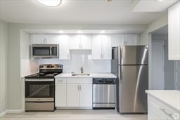 2 Ocean Ave, Revere, Massachusetts, 2 Bedrooms Bedrooms, 4 Rooms Rooms,1 BathroomBathrooms,Residential Lease,For Rent,Ocean Ave,73490982