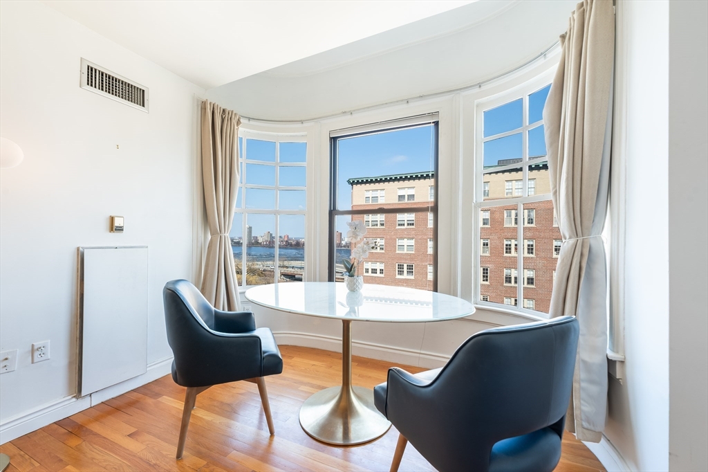 4 Charlesgate East, Boston, Massachusetts, 1 Bedroom Bedrooms, 3 Rooms Rooms,1 BathroomBathrooms,Residential,For Sale,Charlesgate East,73490869