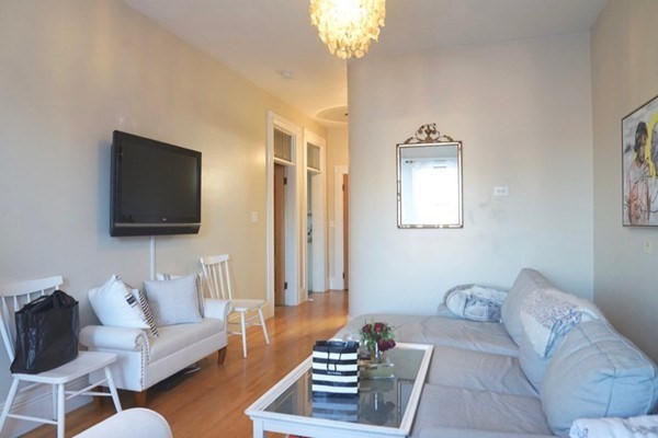 258 Shawmut Ave, Boston, Massachusetts, 2 Bedrooms Bedrooms, 4 Rooms Rooms,1 BathroomBathrooms,Residential Lease,For Rent,Shawmut Ave,73491006