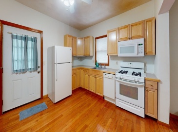 64 Paris St, Medford, Massachusetts, 2 Bedrooms Bedrooms, 5 Rooms Rooms,1 BathroomBathrooms,Residential Lease,For Rent,Paris St,73490832